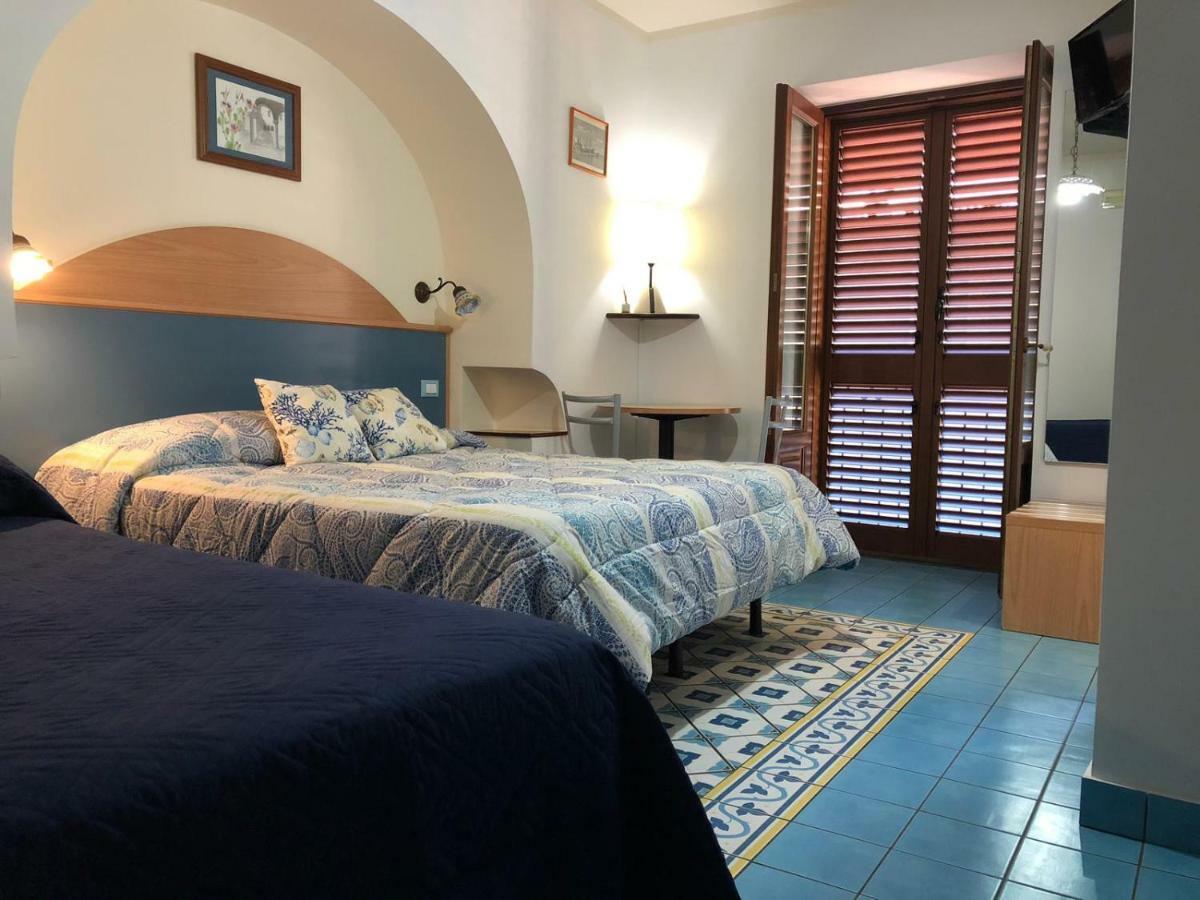 Diana Brown B&B Affittacamere Lipari  Exteriör bild