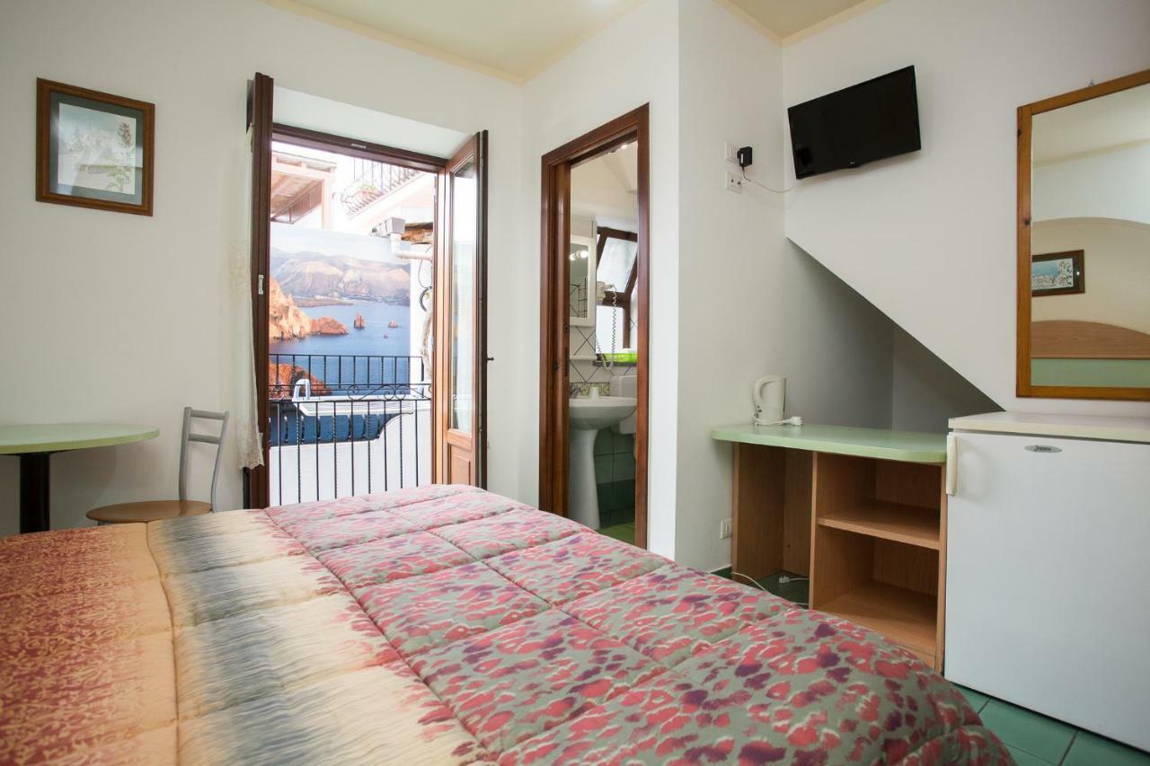 Diana Brown B&B Affittacamere Lipari  Exteriör bild