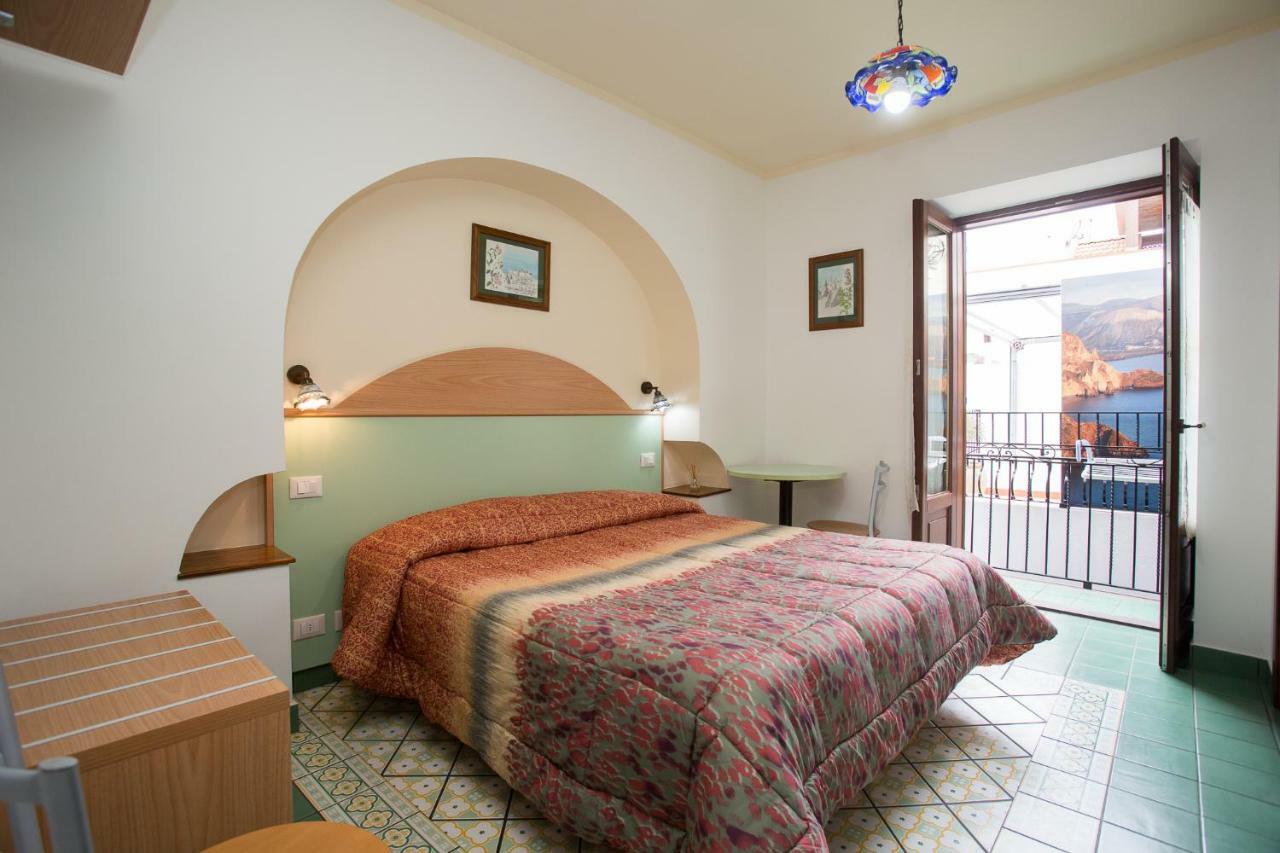 Diana Brown B&B Affittacamere Lipari  Exteriör bild