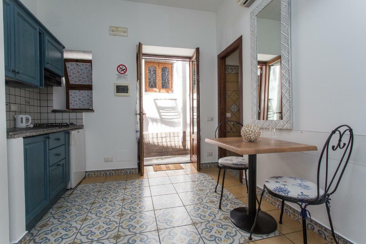 Diana Brown B&B Affittacamere Lipari  Exteriör bild